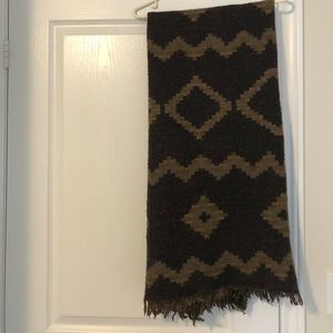 Aritzia Wilfred Diamond Mosaic Blanket Scarf